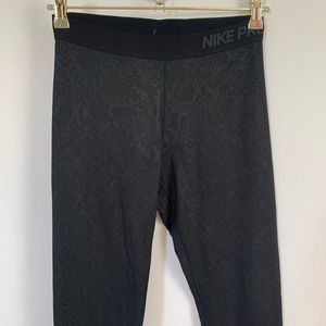 Nike pro snakeskin leggings